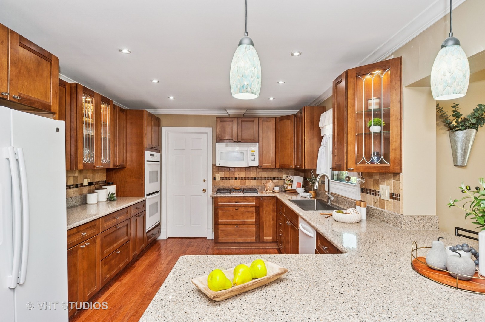 1910 E Crabtree Drive, Arlington Heights, IL 60004