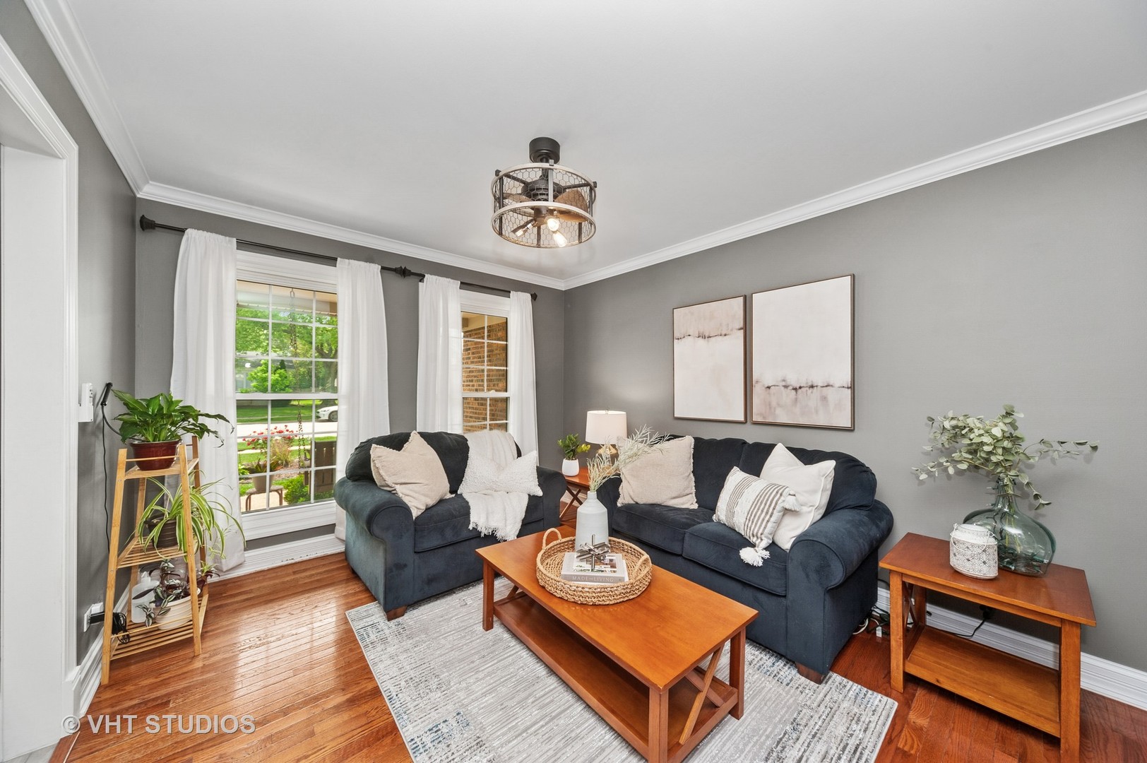 1910 E Crabtree Drive, Arlington Heights, IL 60004