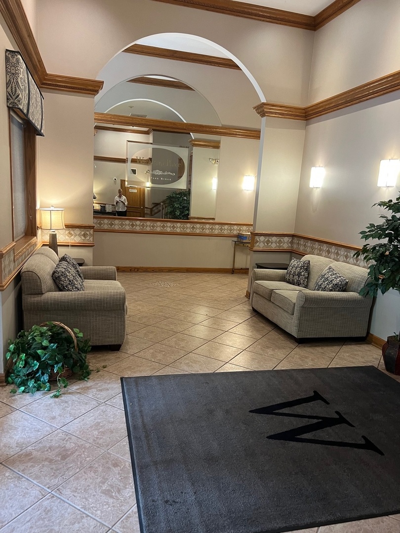 460 S NORTHWEST Highway #409, Park Ridge, IL 60068
