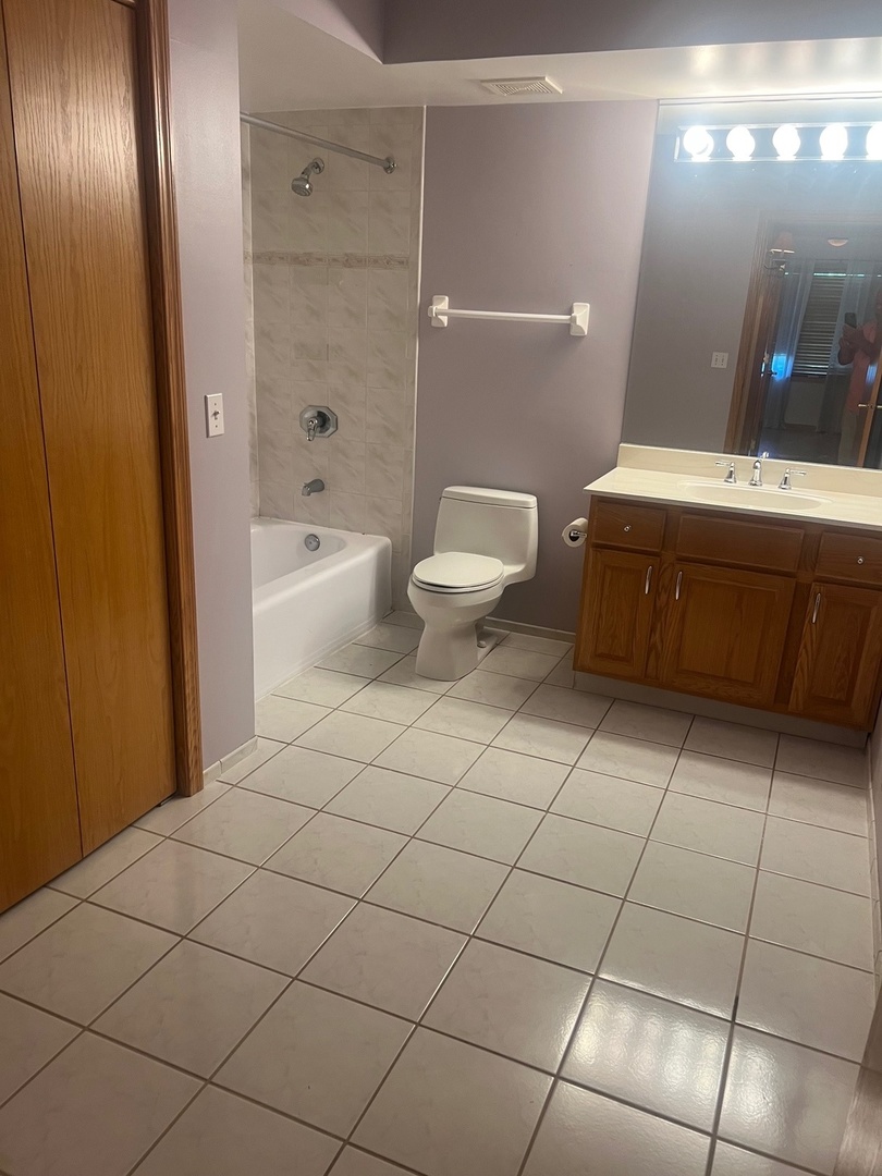 460 S NORTHWEST Highway #409, Park Ridge, IL 60068
