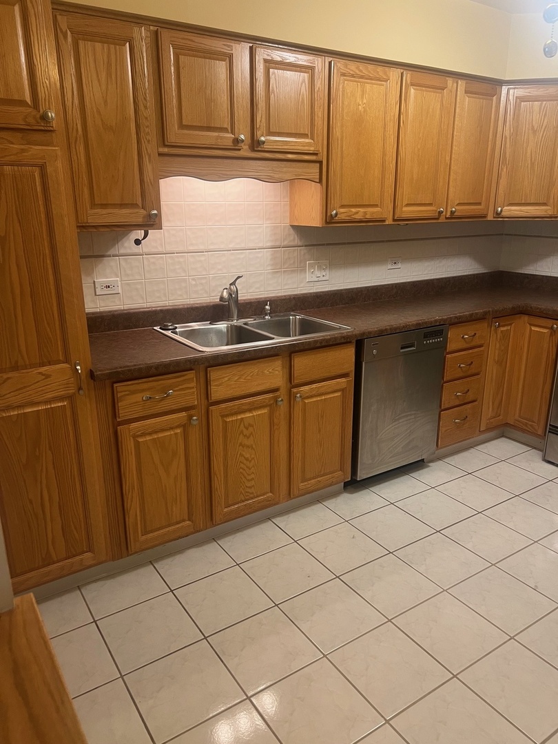 460 S NORTHWEST Highway #409, Park Ridge, IL 60068