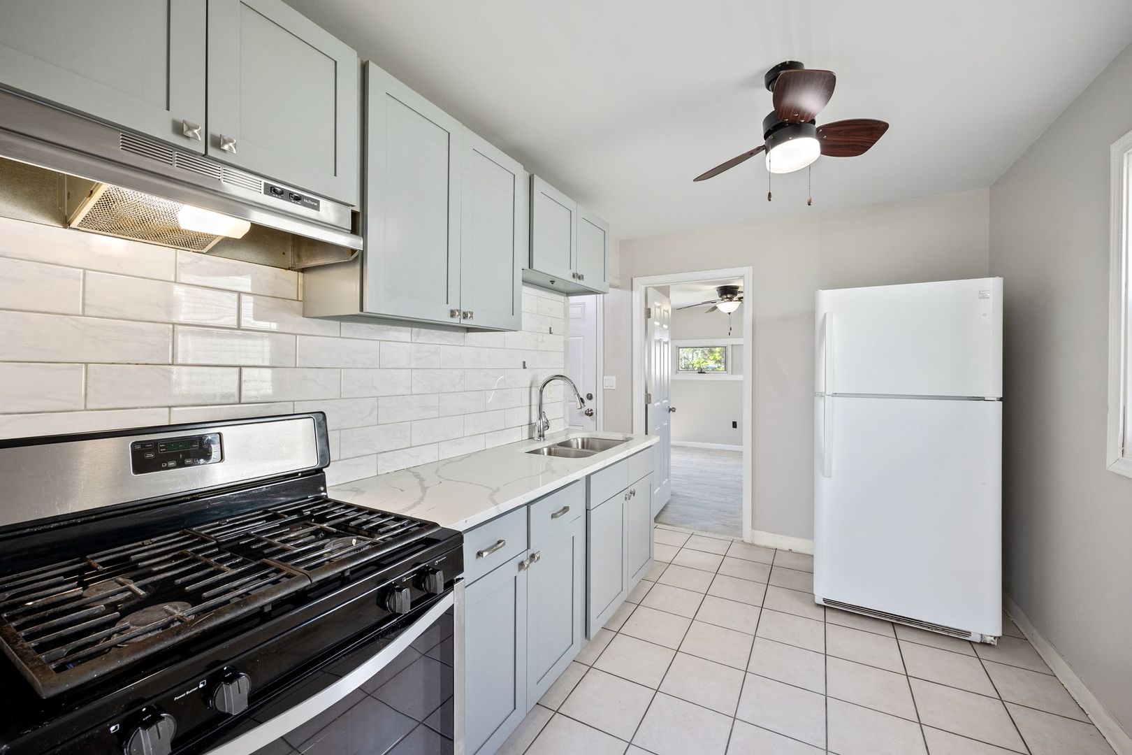 916 5th Avenue, Aurora, IL 60505