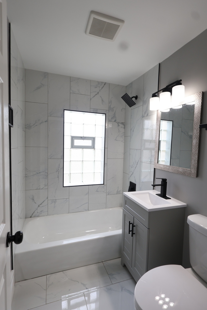 10817 S Eberhart Avenue, Chicago, IL 60628