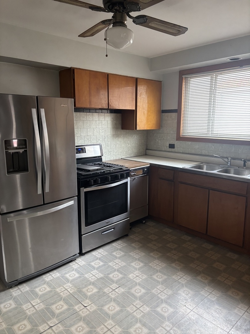 4745 S Leamington Avenue, Chicago, IL 60638
