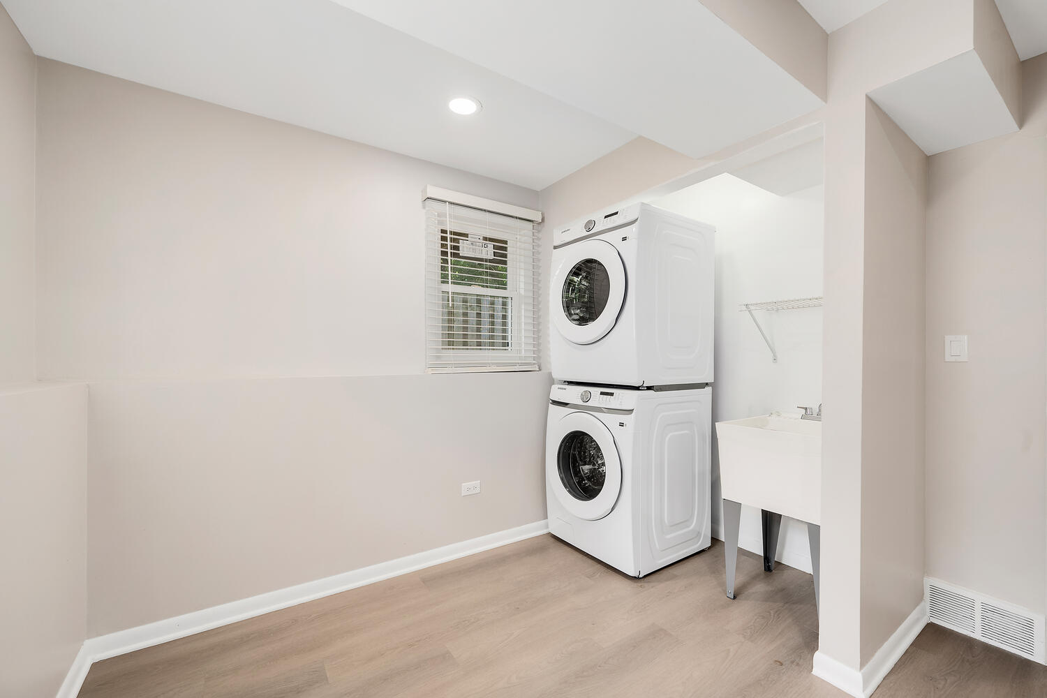 5523 Pershing Avenue, Downers Grove, IL 60515