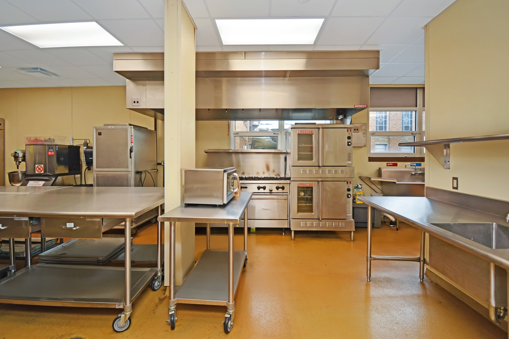 801 S Madison Street, Bloomington, IL 61701