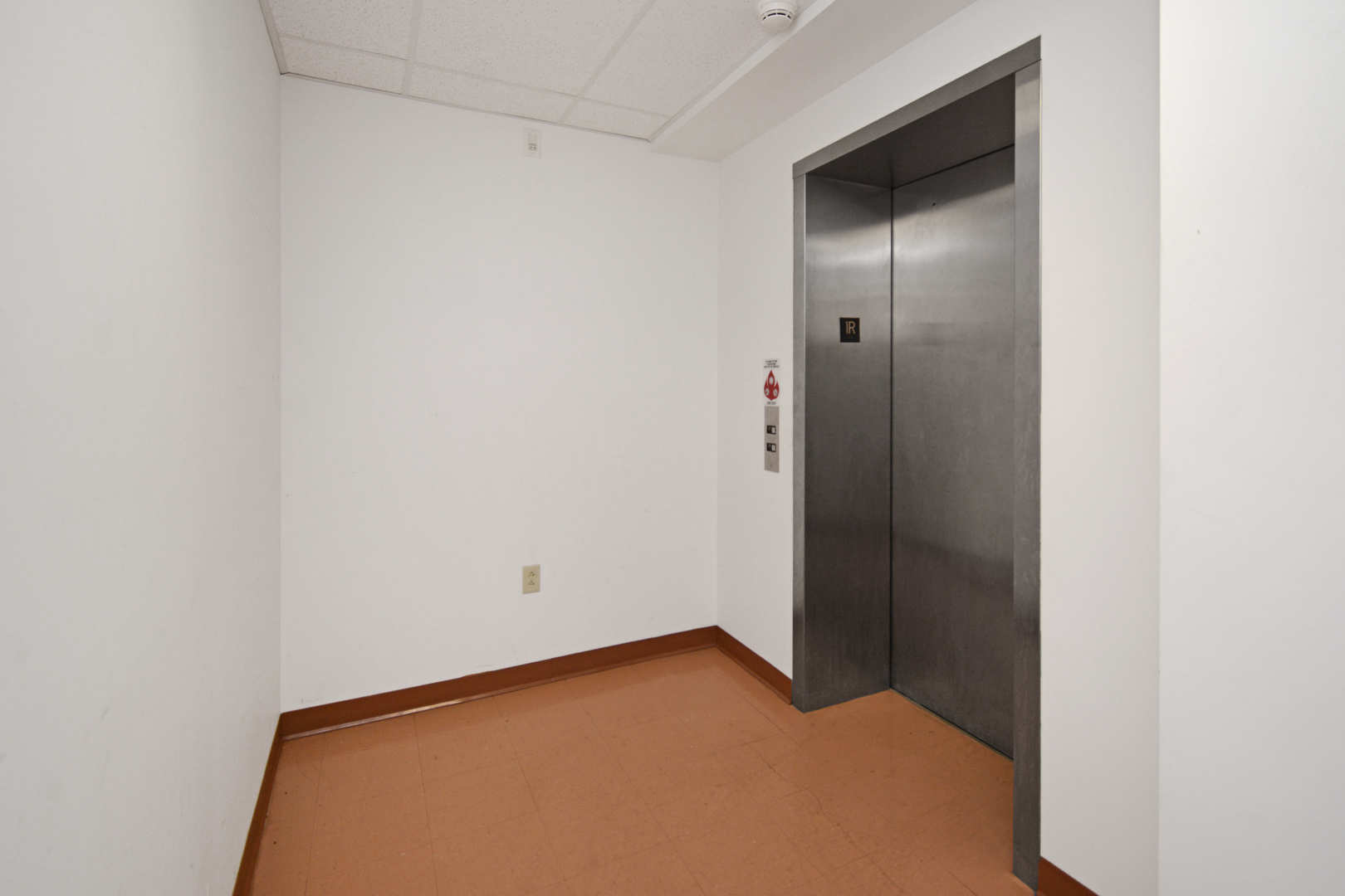 801 S Madison Street, Bloomington, IL 61701