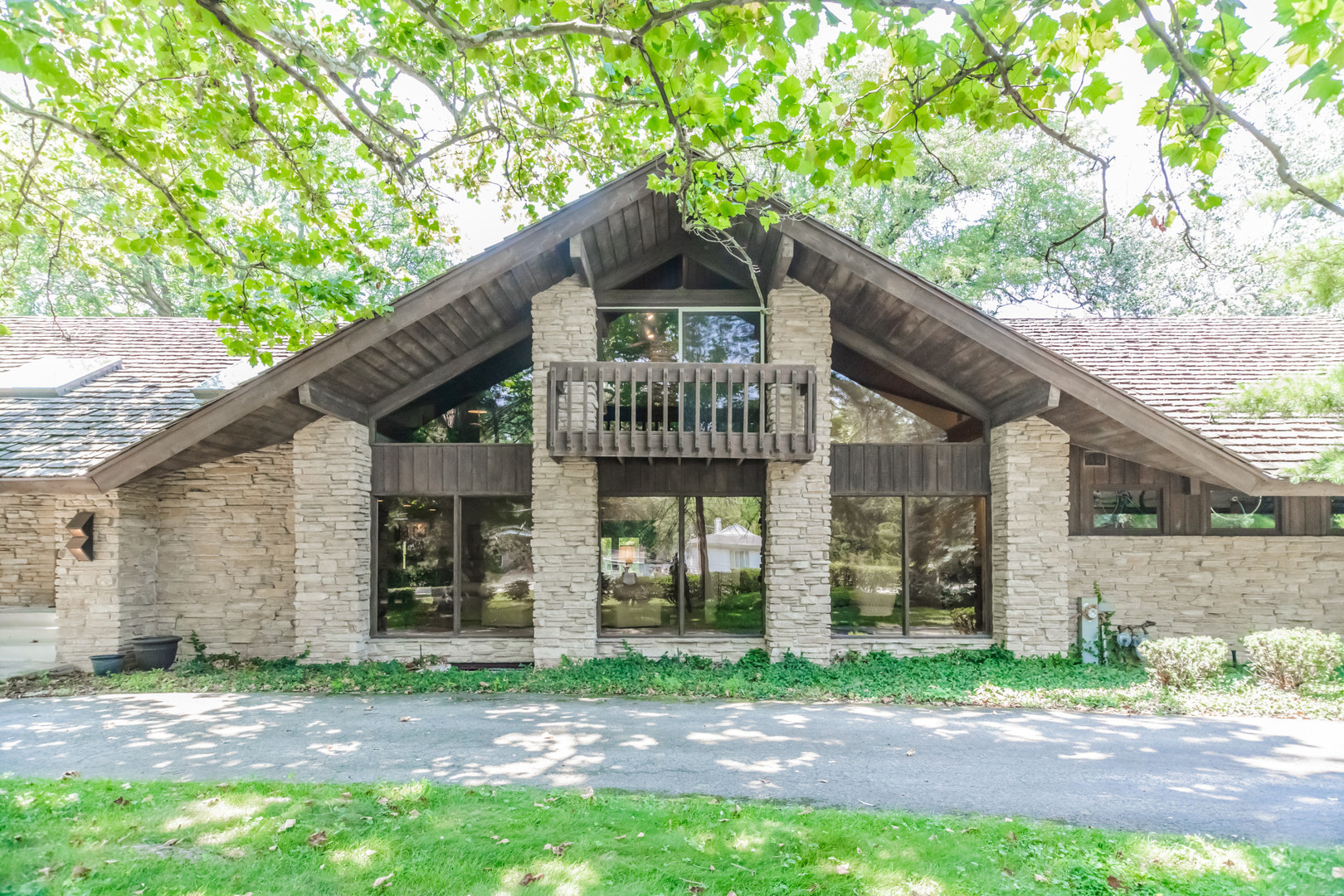 8080 Wolf Road, Burr Ridge, IL 60527