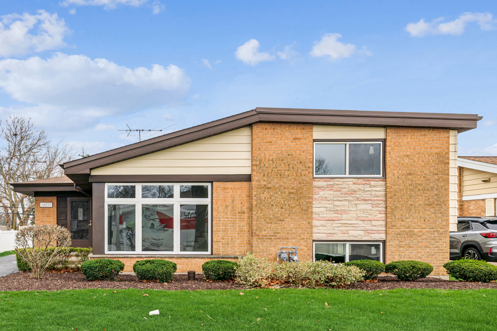 10833 Martindale Drive, Westchester, IL 60154