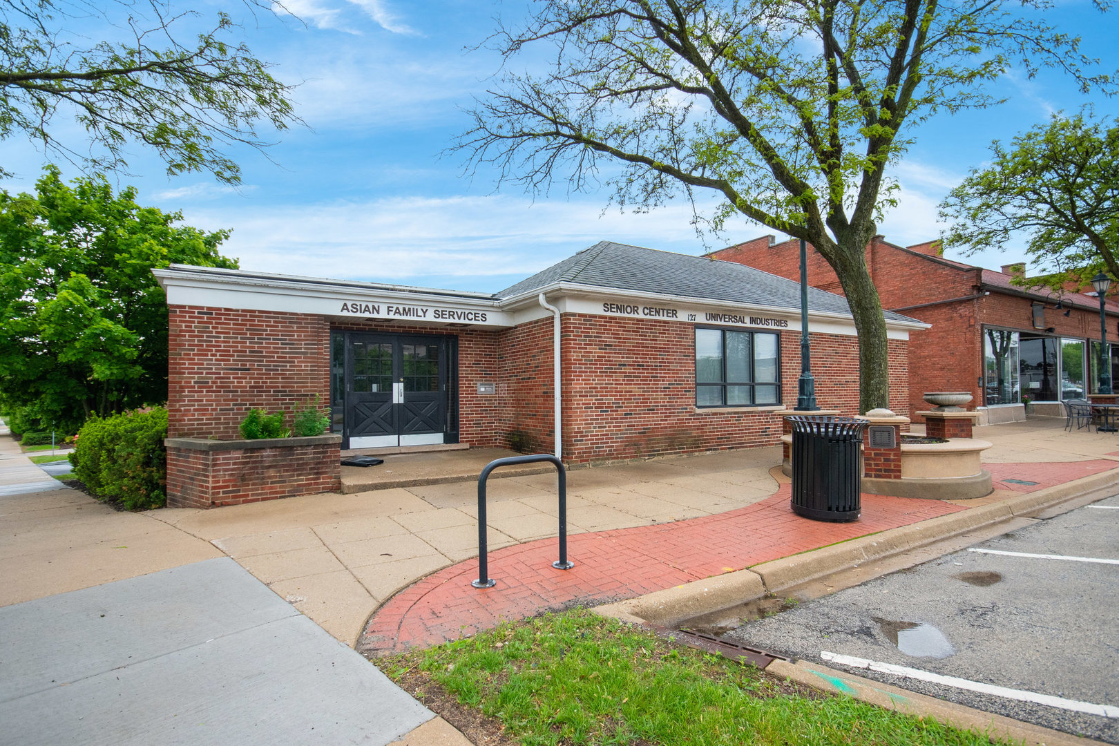 127 E Main Street, Roselle, IL 60172