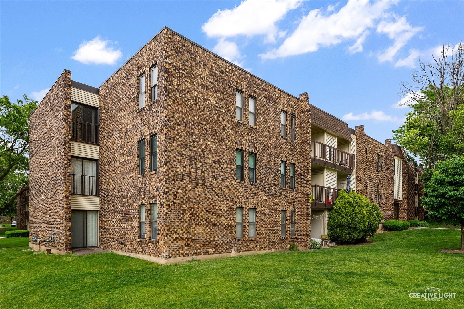 2151 COUNTRY CLUB Drive #6, Woodridge, IL 60517