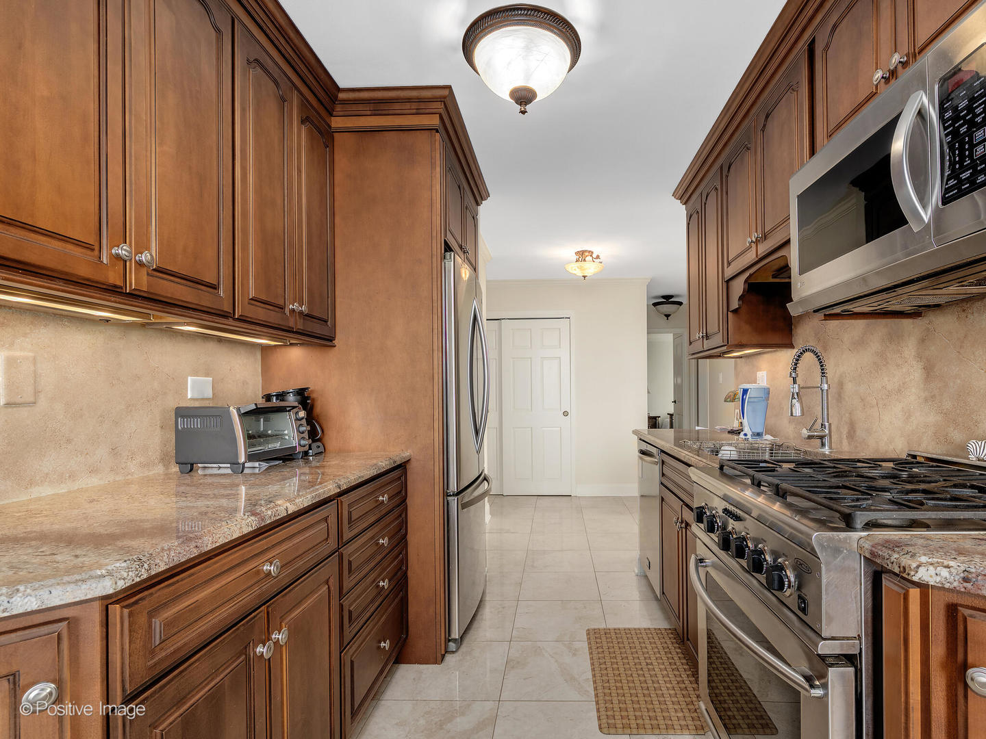 40 N Tower Road #12F, Oak Brook, IL 60523