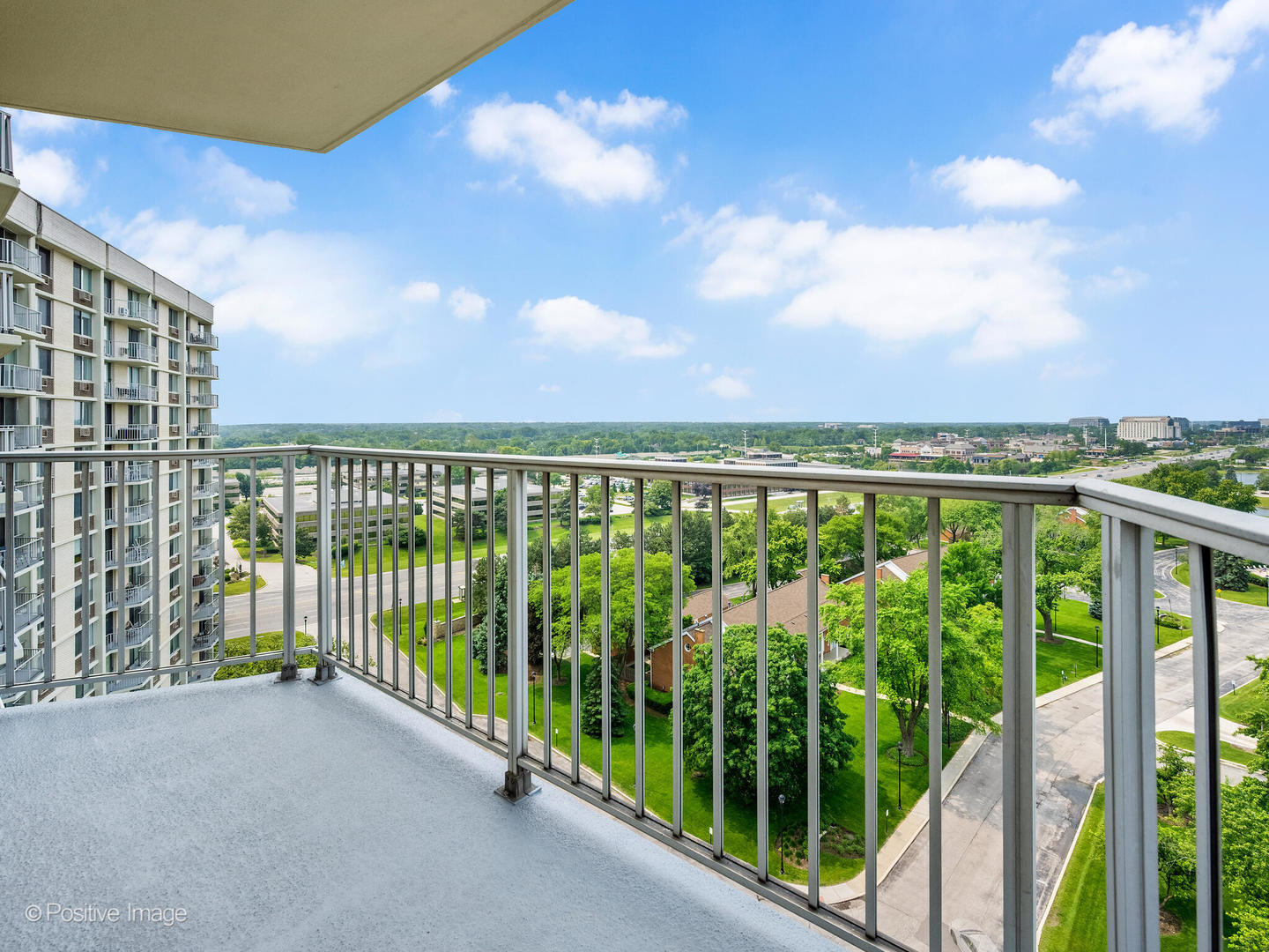 40 N Tower Road #12F, Oak Brook, IL 60523