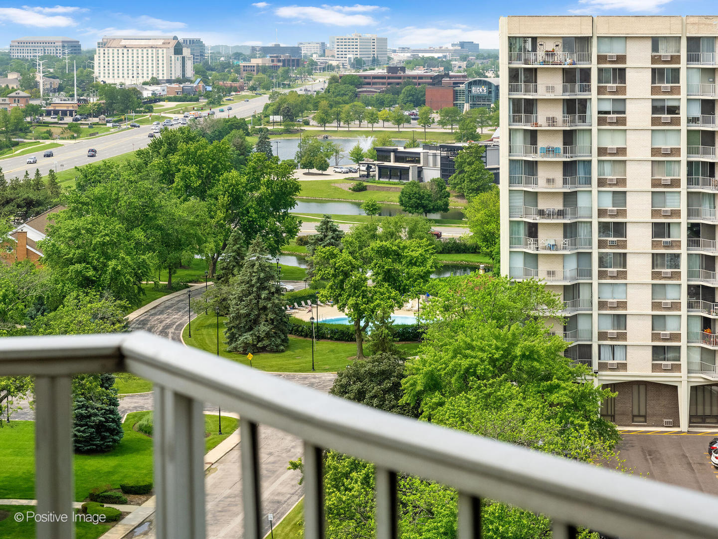 40 N Tower Road #12F, Oak Brook, IL 60523