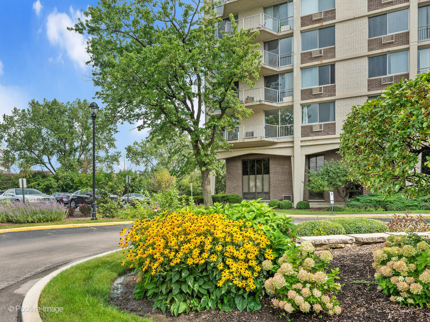 40 N Tower Road #12F, Oak Brook, IL 60523