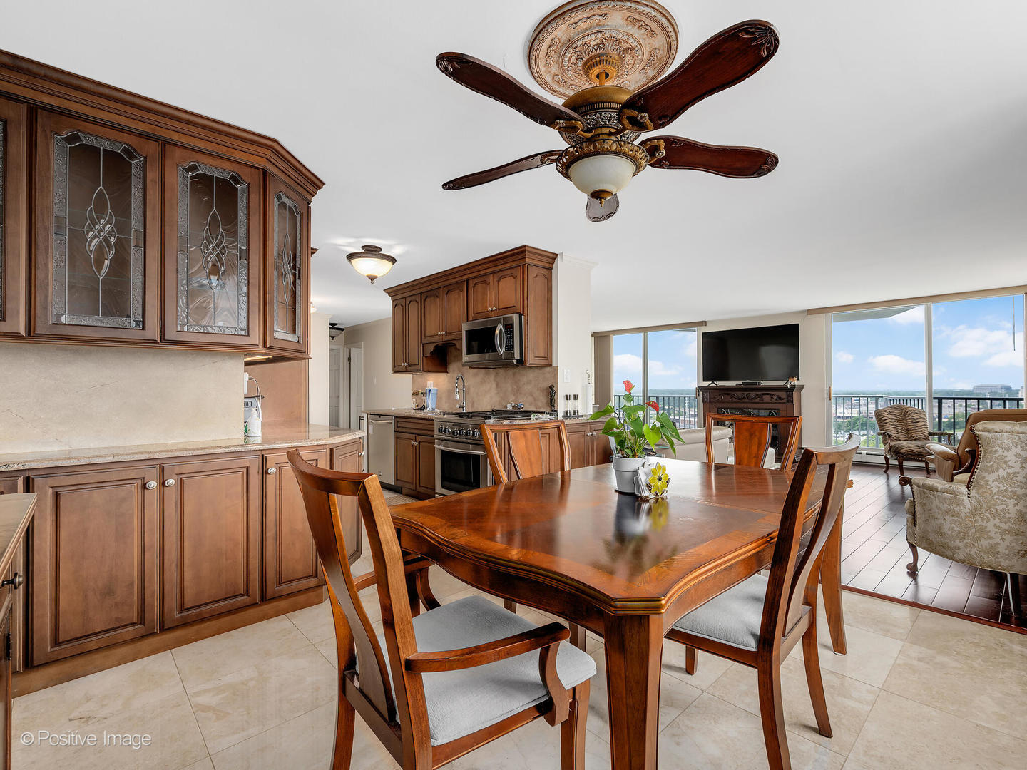 40 N Tower Road #12F, Oak Brook, IL 60523