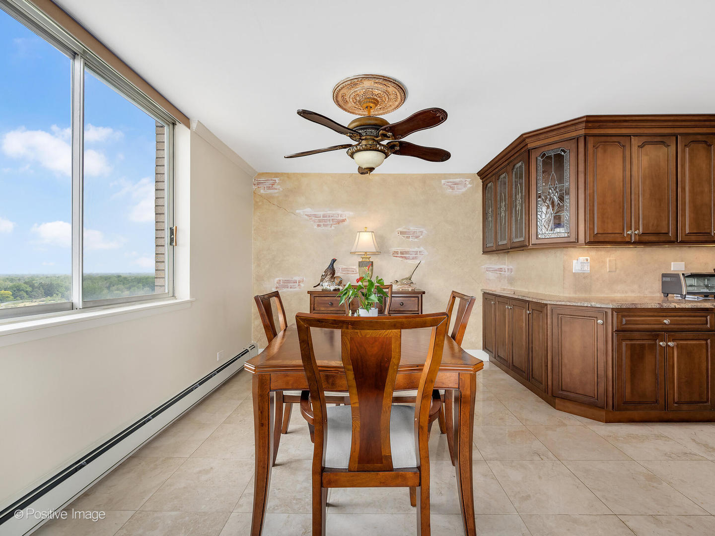 40 N Tower Road #12F, Oak Brook, IL 60523