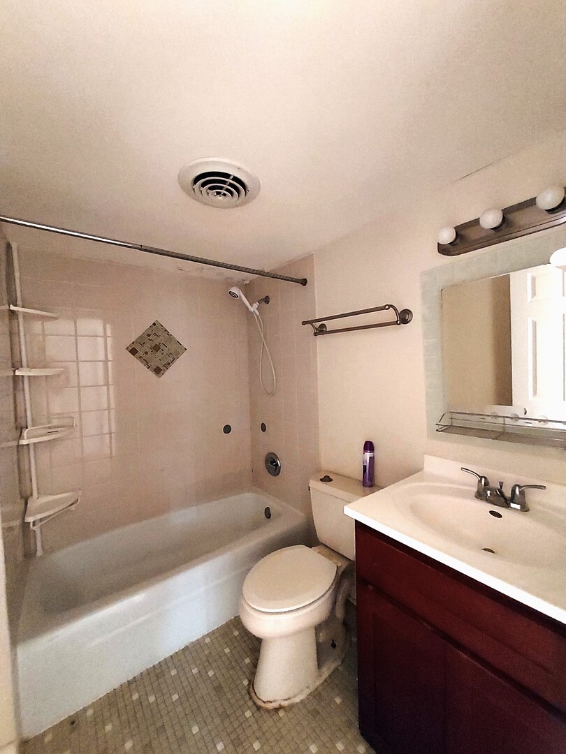 840 E Old Willow Road #116, Prospect Heights, IL 60070