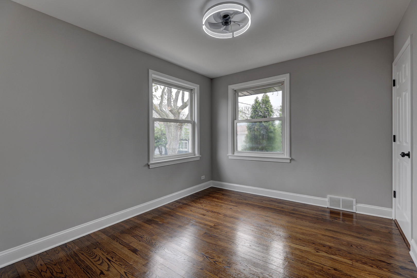 1419 Hull Avenue, Westchester, IL 60154