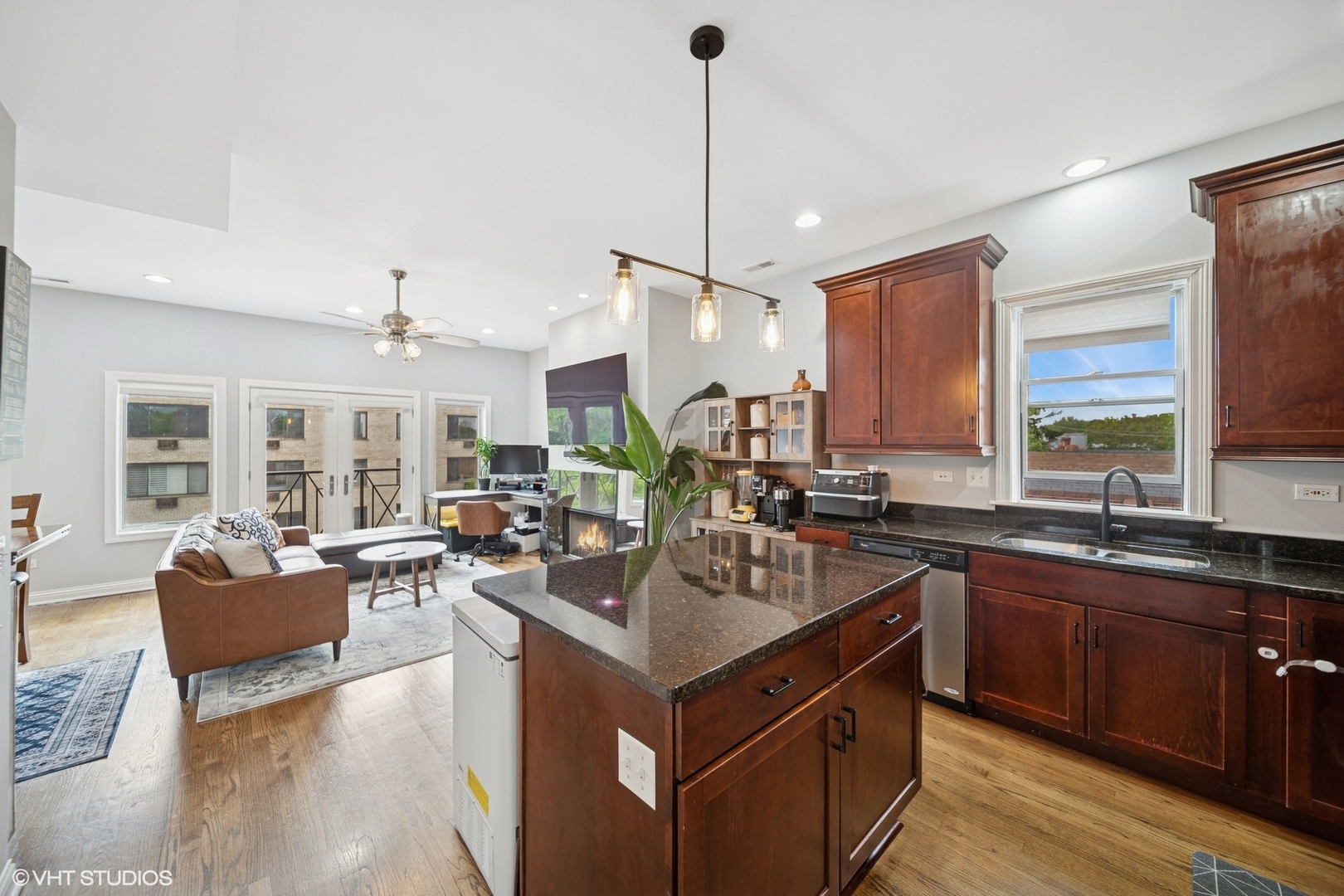 6065 N Ridge Avenue #3, Chicago, IL 60660