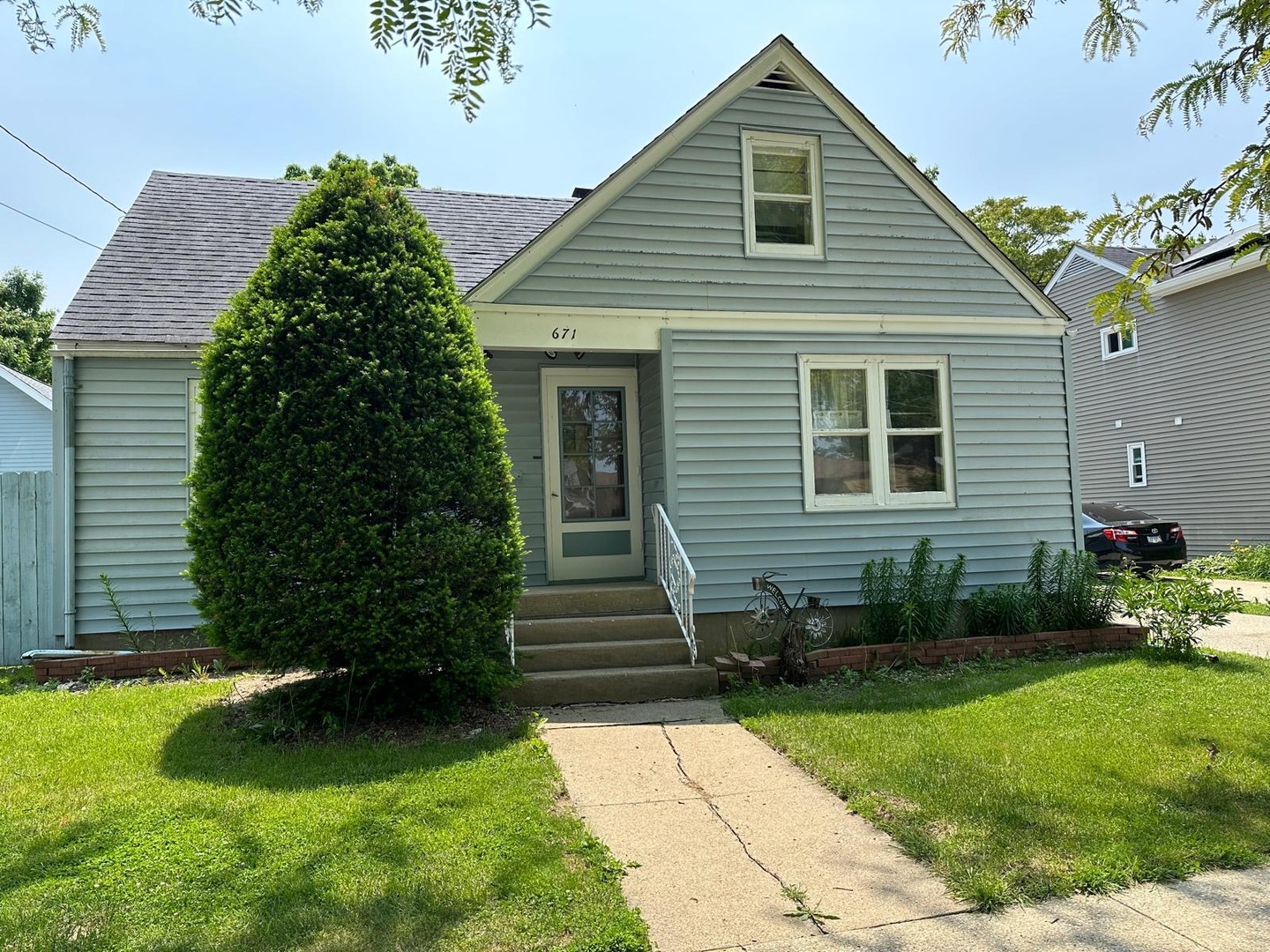 671 Chester Avenue, Elgin, IL 60120