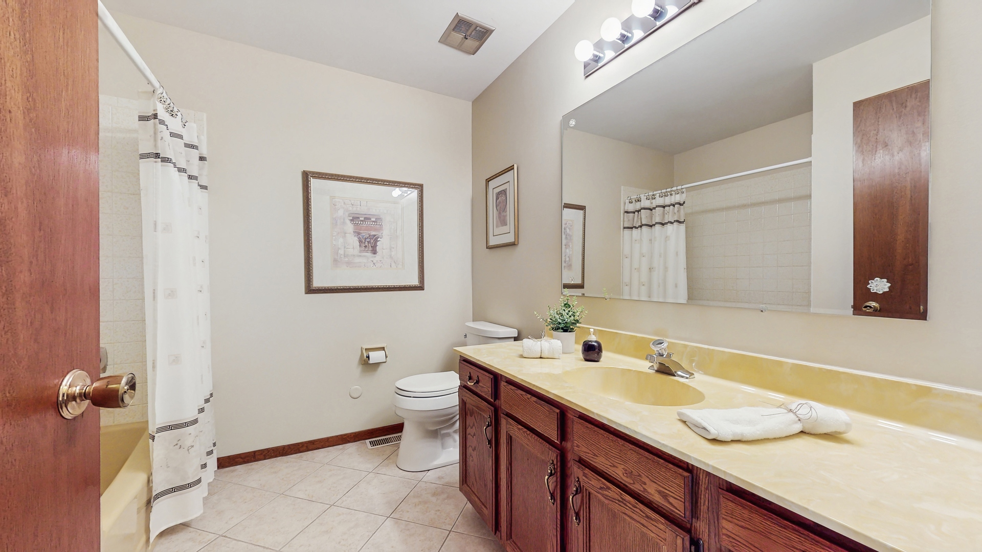 1510 W Goldengate Drive, Addison, IL 60101