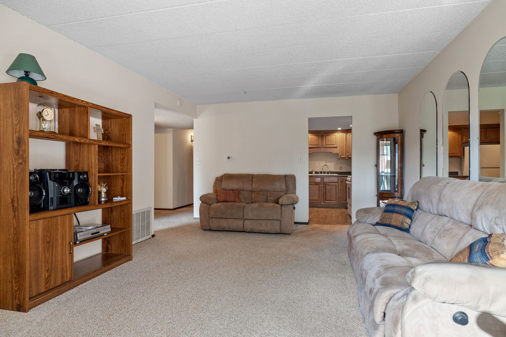 14515 Central Court #M3, Oak Forest, IL 60452