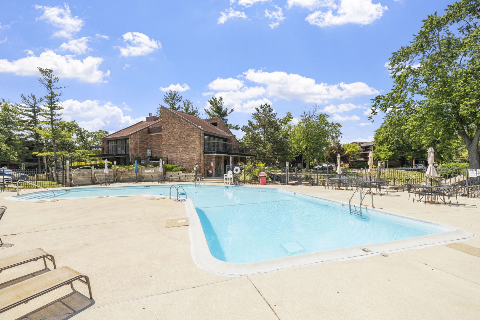 14515 Central Court #M3, Oak Forest, IL 60452