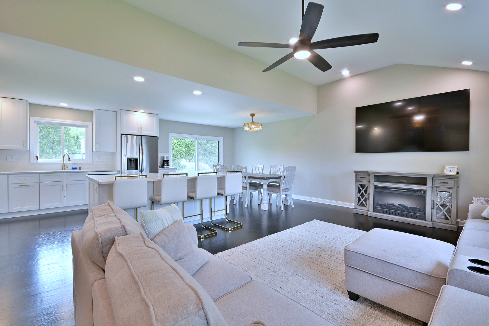 771 S Euclid Avenue, Elmhurst, IL 60126