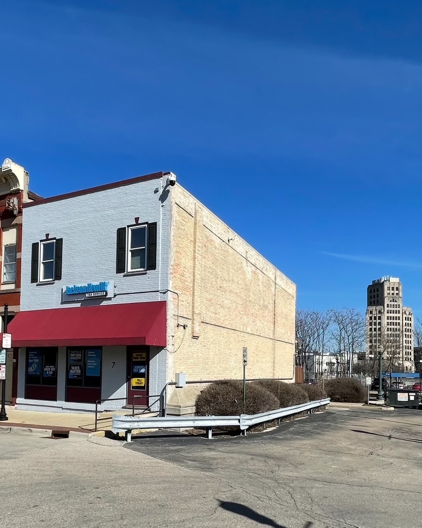 7 S State Street, Elgin, IL 60123