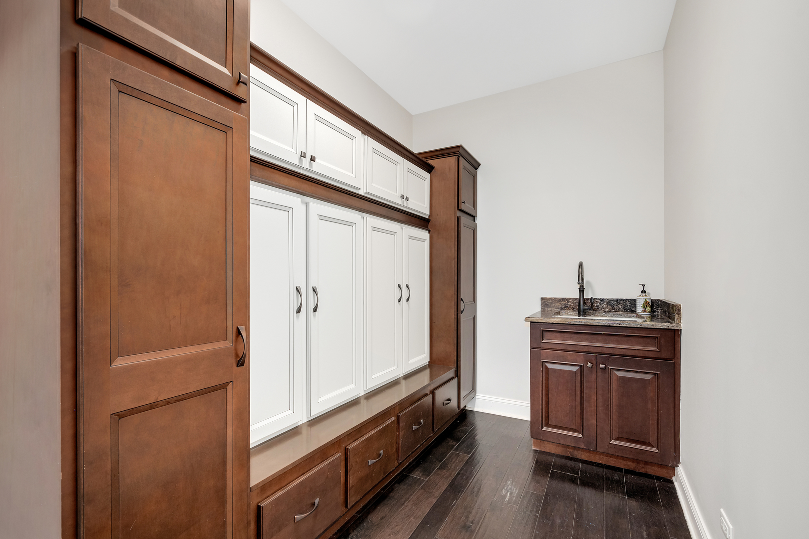 4408 Stonewall Avenue, Downers Grove, IL 60515