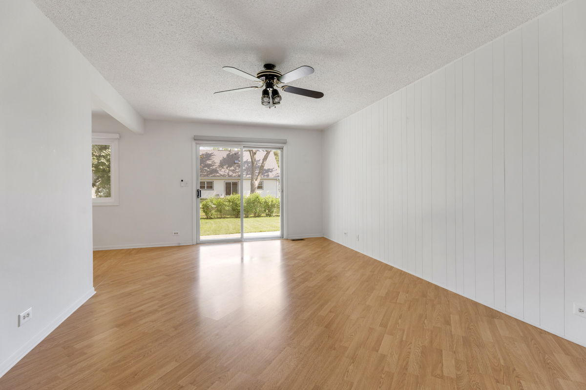 326 Dorchester Lane, Elk Grove Village, IL 60007