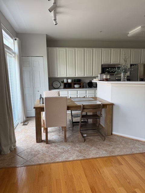 2864 N Greenwood Avenue, Arlington Heights, IL 60004