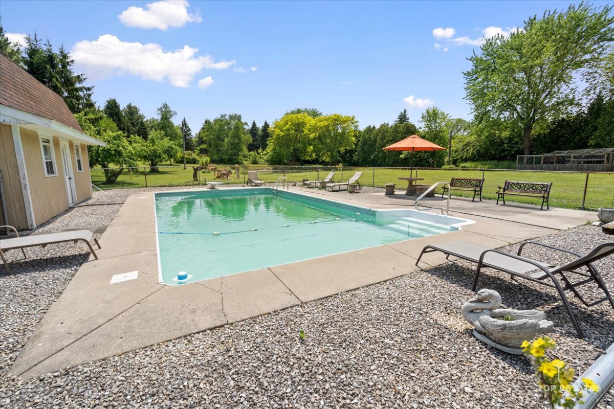 12455 W 33rd Street, Beach Park, IL 60099