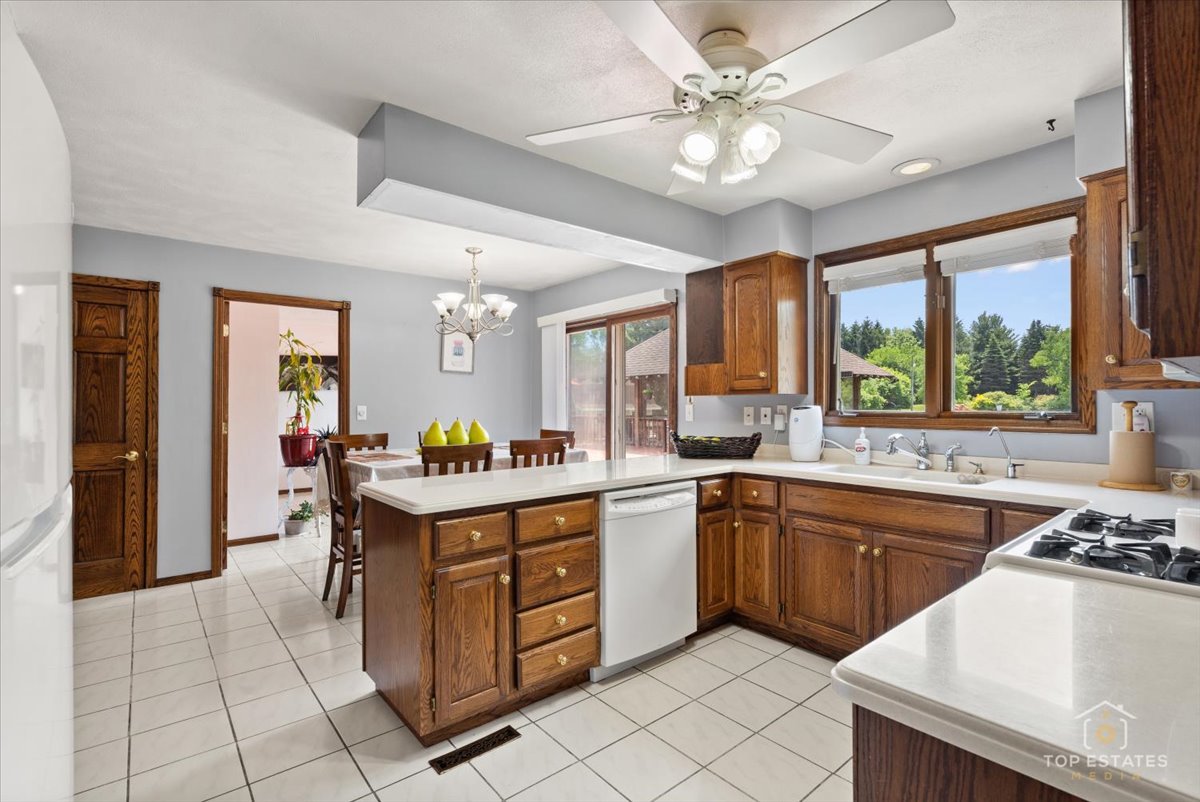 12455 W 33rd Street, Beach Park, IL 60099