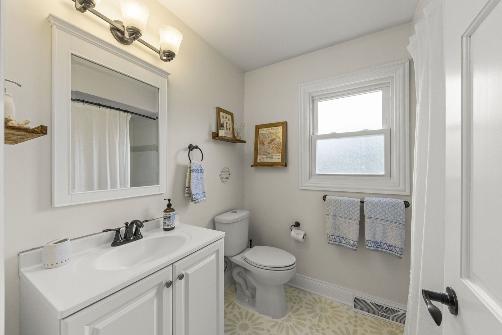 28W470 Lorraine Drive, Winfield, IL 60190