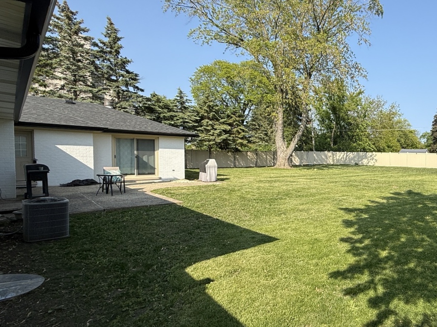 2055 Walnut Circle, Northbrook, IL 60062
