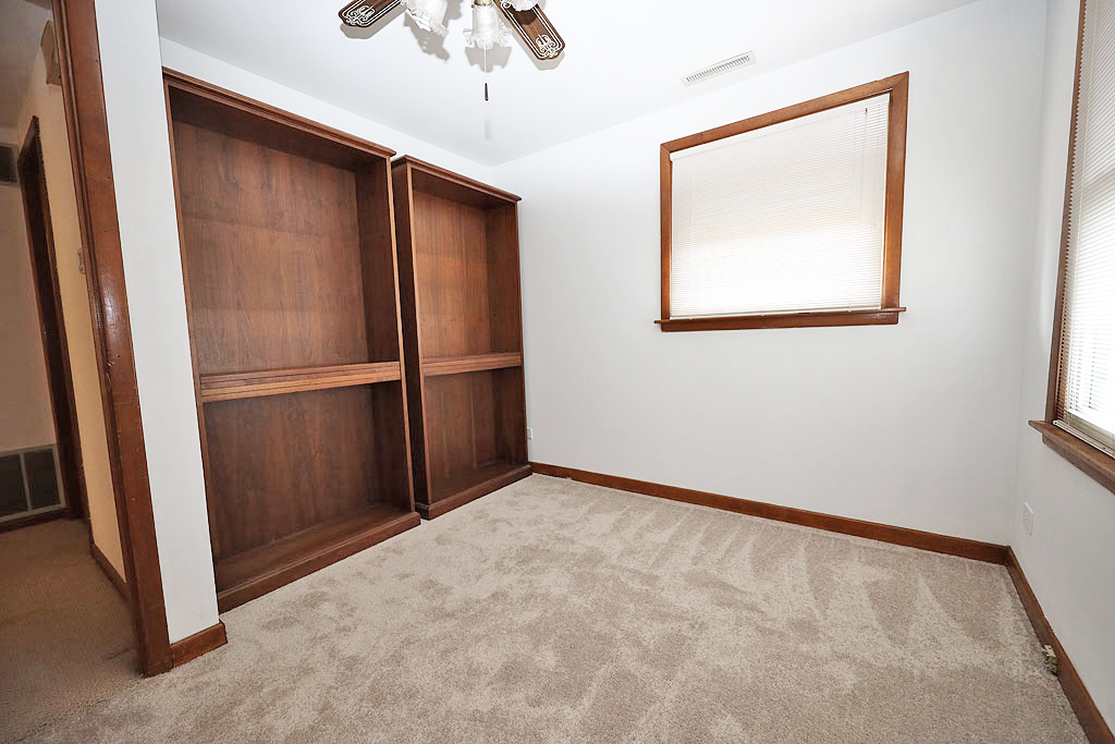 1141 Hartford Lane, Elk Grove Village, IL 60007
