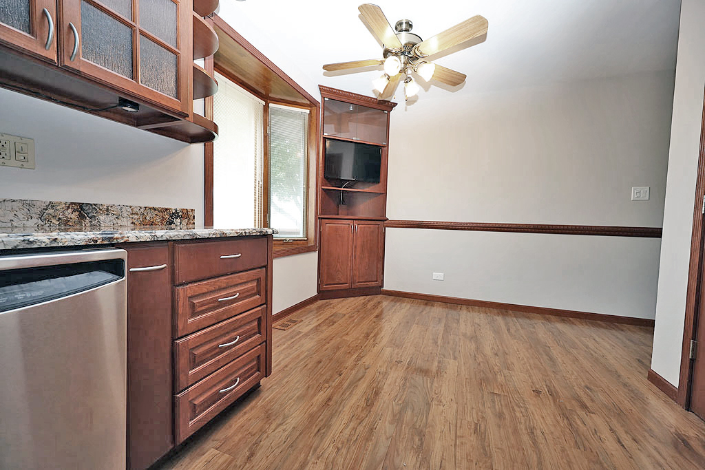 1141 Hartford Lane, Elk Grove Village, IL 60007