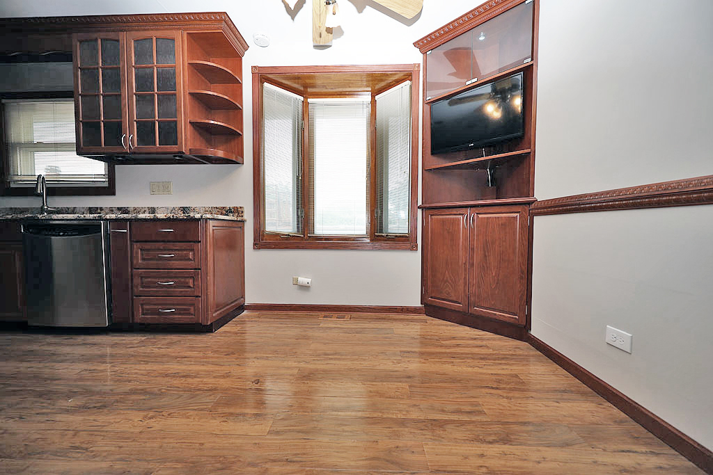 1141 Hartford Lane, Elk Grove Village, IL 60007
