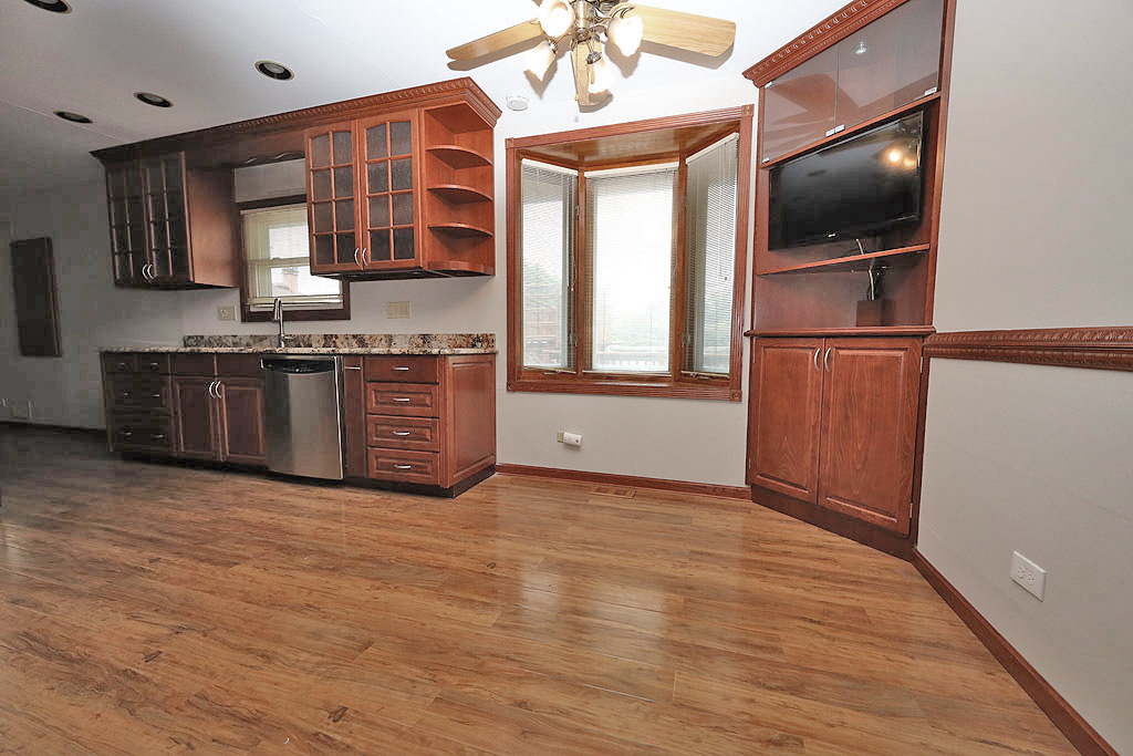 1141 Hartford Lane, Elk Grove Village, IL 60007