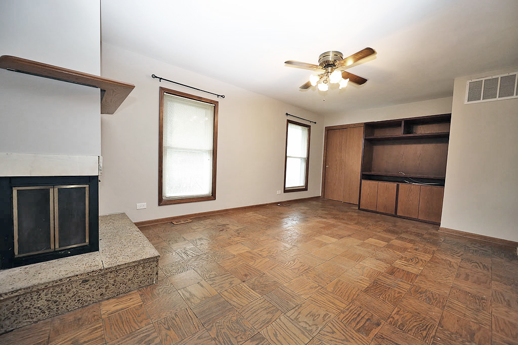 1141 Hartford Lane, Elk Grove Village, IL 60007