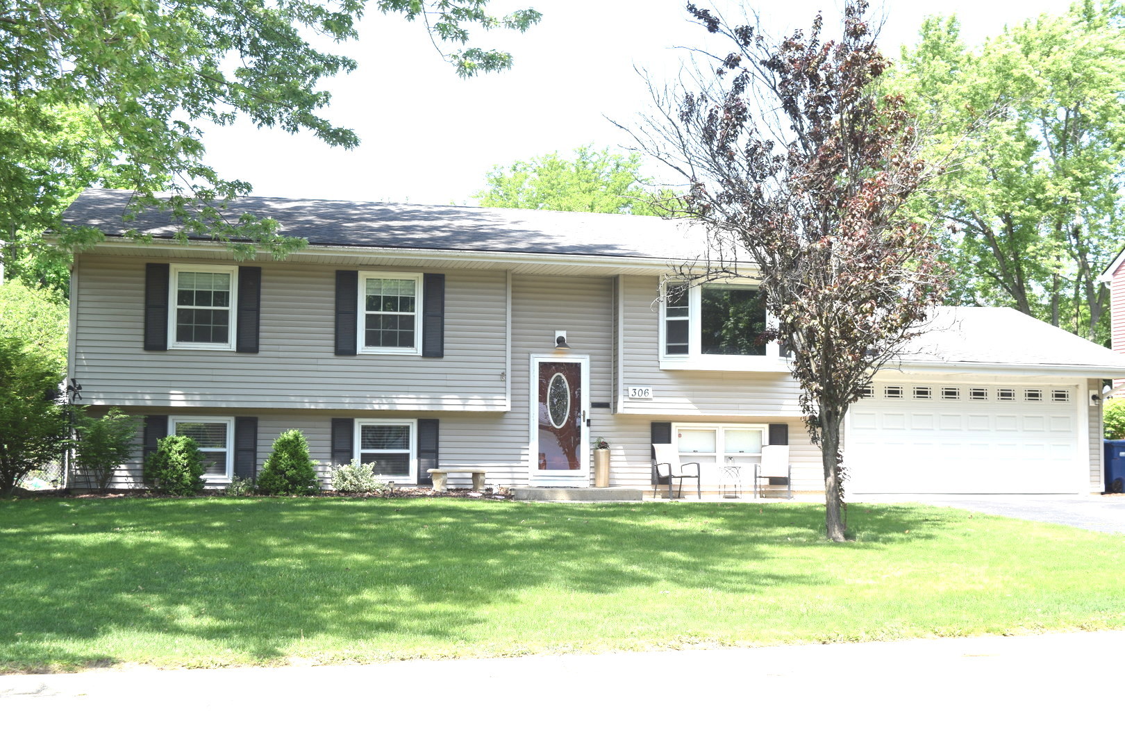 306 Greenfield Circle, Geneva, IL 60134
