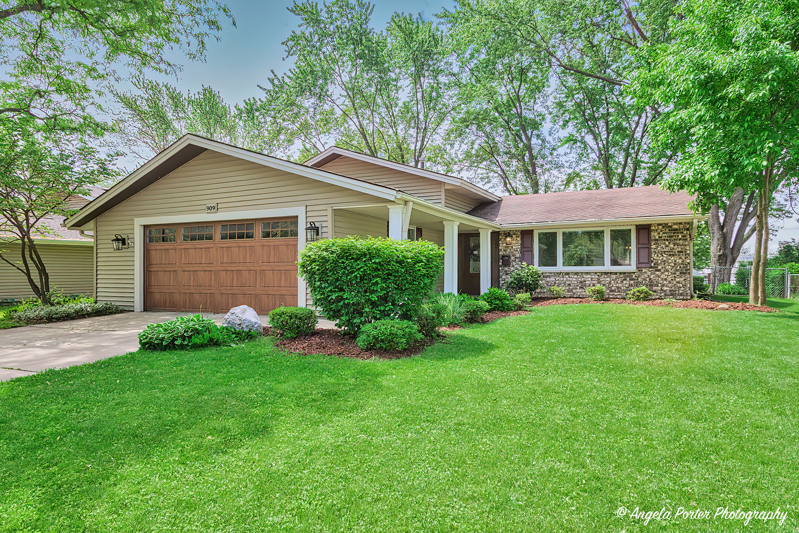 909 Aimtree Place, Schaumburg, IL 60194