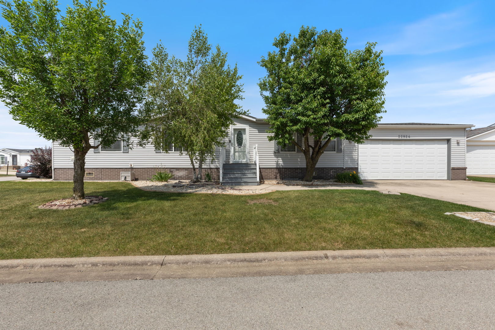 22924 Long Beach Drive, Frankfort, IL 60423