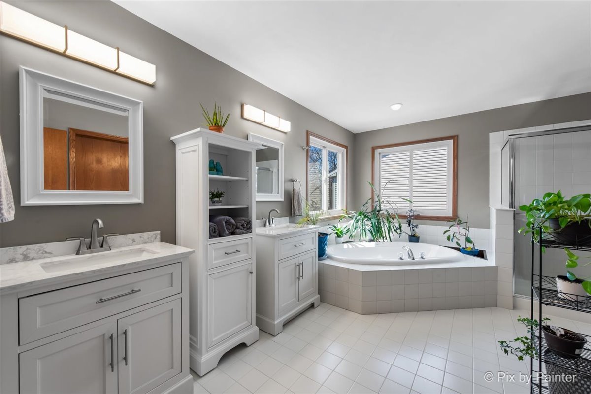 4491 W Westchester Lane, Libertyville, IL 60048