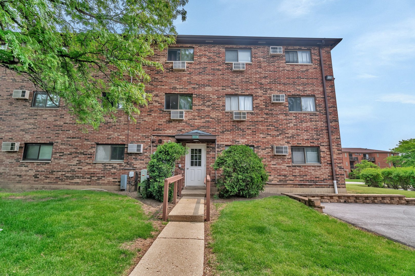 1118 Cedar Street #1B, Glendale Heights, IL 60139
