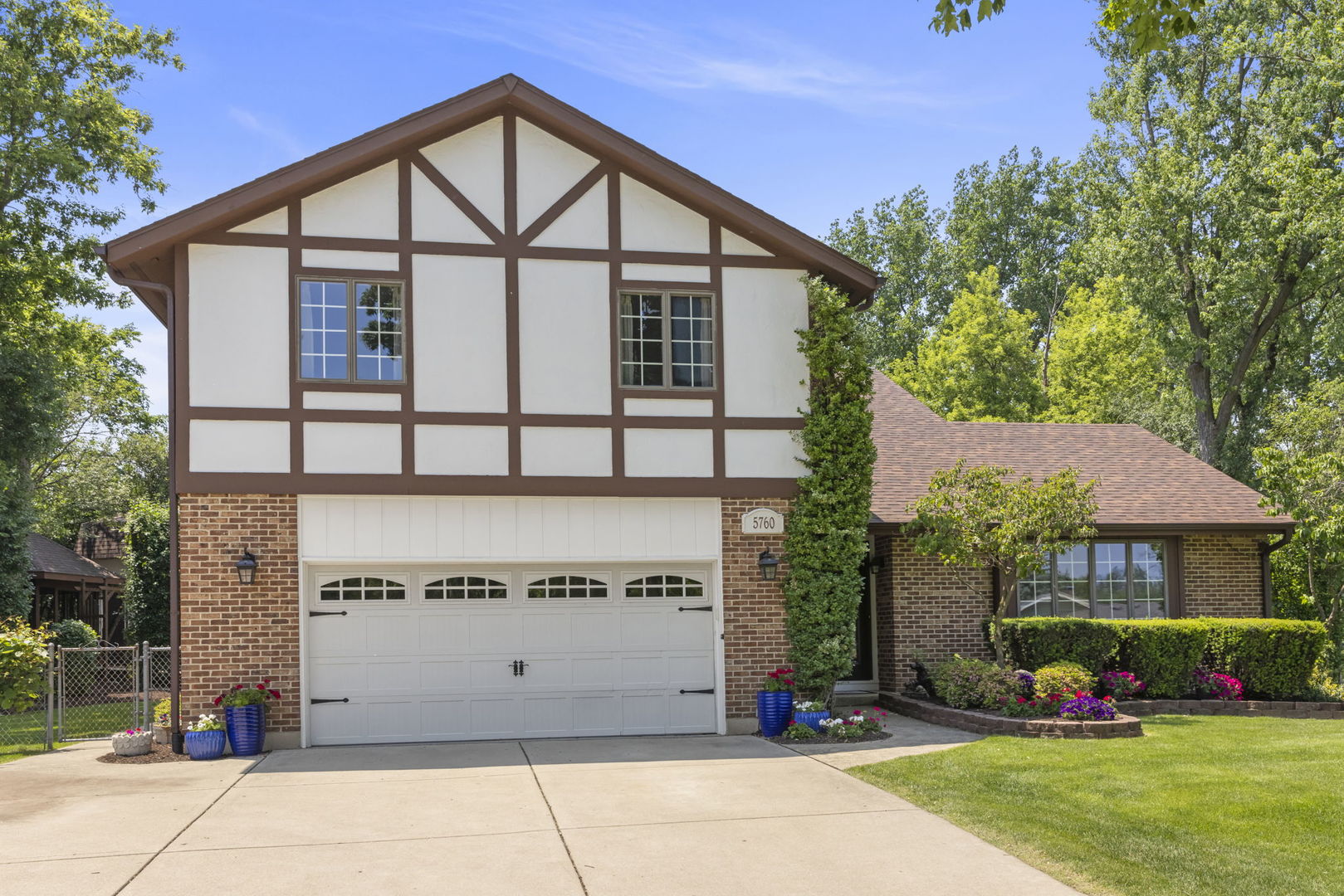 5760 Woodward Avenue, Downers Grove, IL 60516