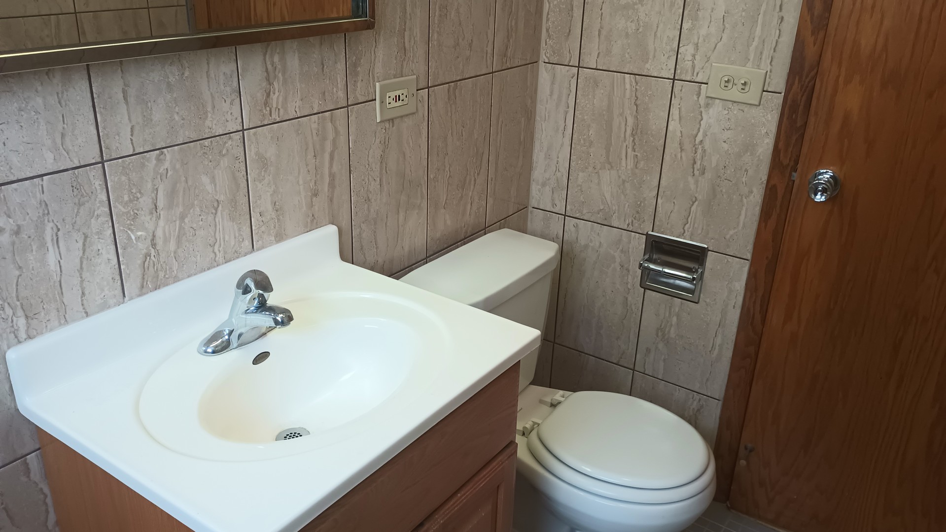 8902 N Wisner Street #1W, Niles, IL 60714