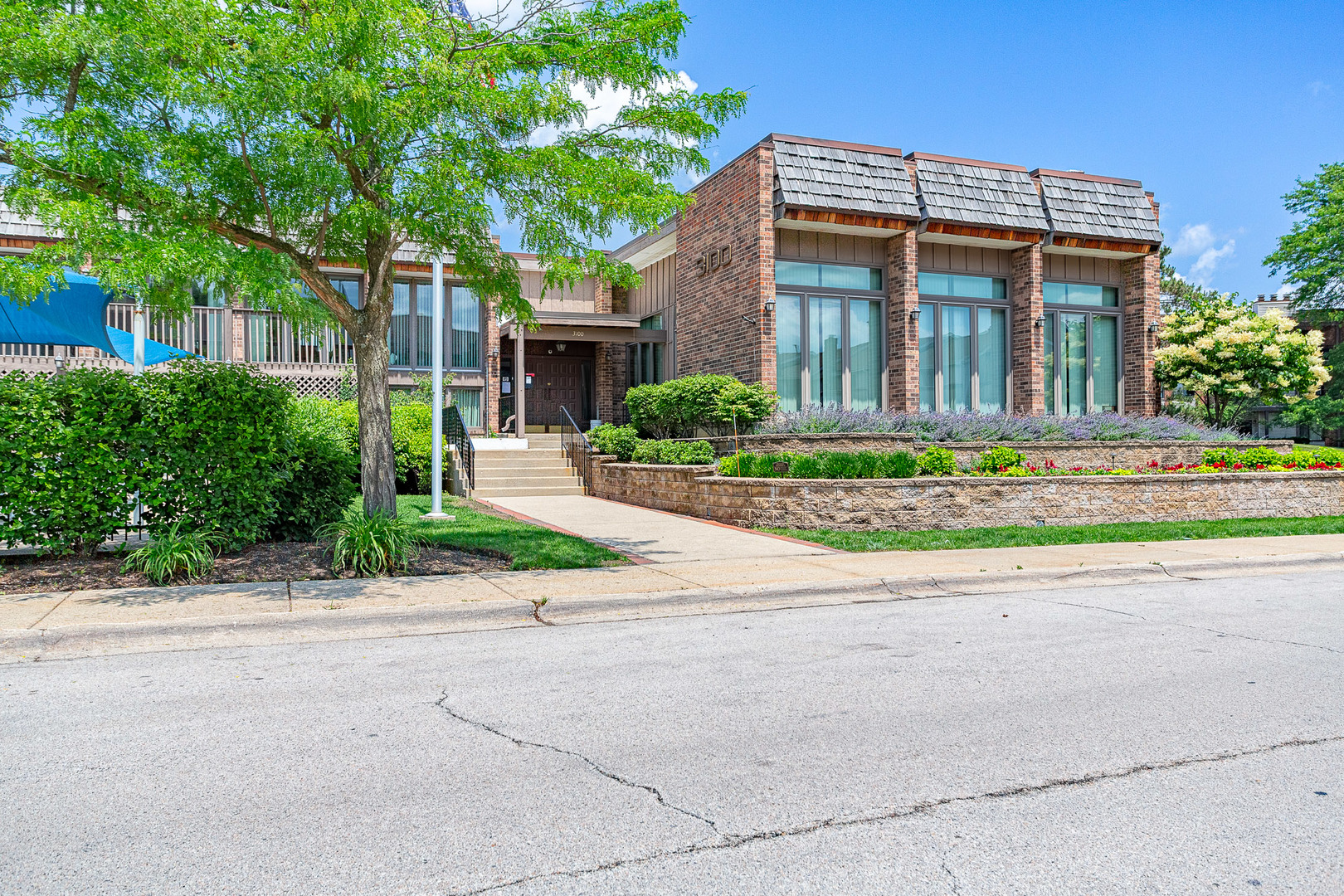 3070 Pheasant Creek Drive #201, Northbrook, IL 60062